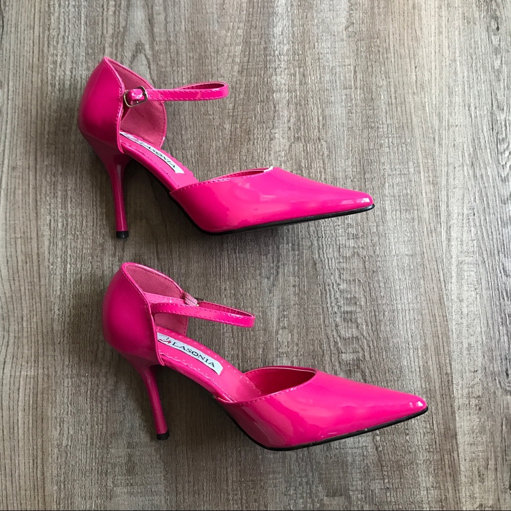 NWT FUCHSIA HEEL SIZE 6
